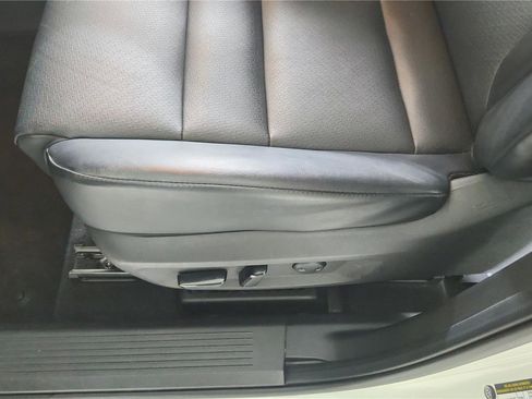 Used 2022 Nissan Rogue SV w/ SV Premium Package image 11