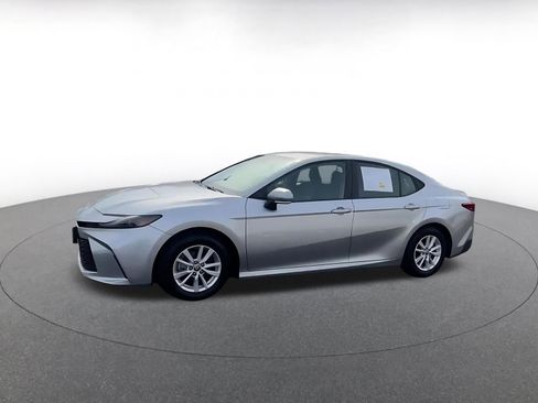 Used 2025 Toyota Camry LE image 8