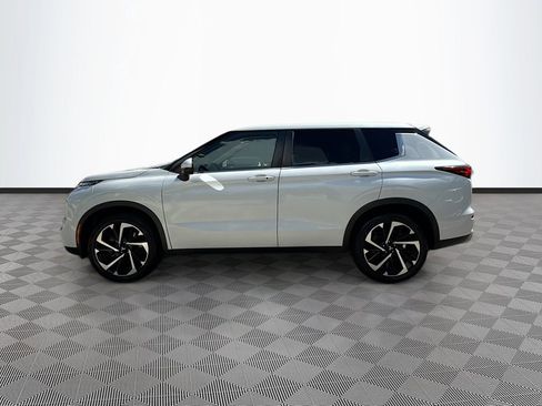 Used 2022 Mitsubishi Outlander SE image 9