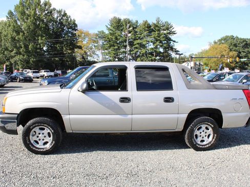 Used 2004 Chevrolet Avalanche 4x4 image 10