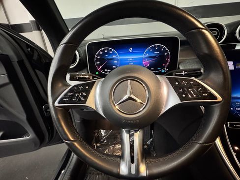 Used 2025 Mercedes-Benz GLC 300 image 26