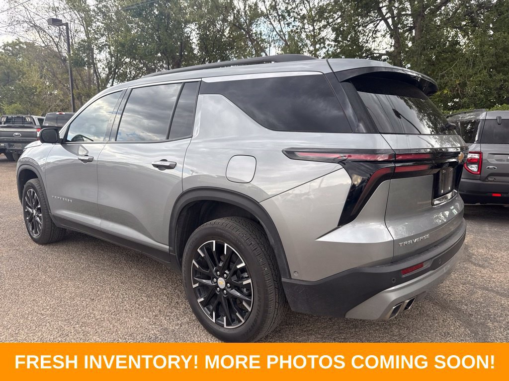 Used 2024 Chevrolet Traverse LT w/ Enhanced Driving Package FWD image 4