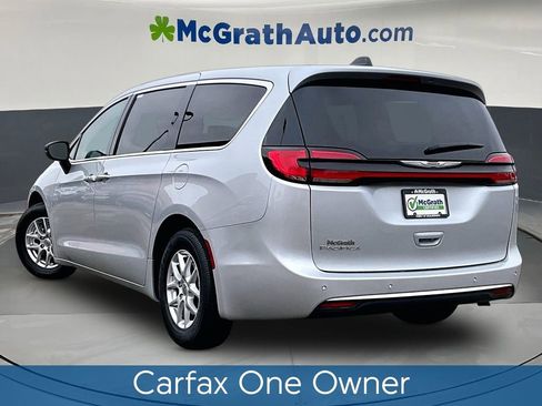 Used 2024 Chrysler Pacifica Touring-L FWD image 4