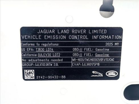 Certified 2025 Land Rover Discovery Dynamic SE AWD/4WD image 25