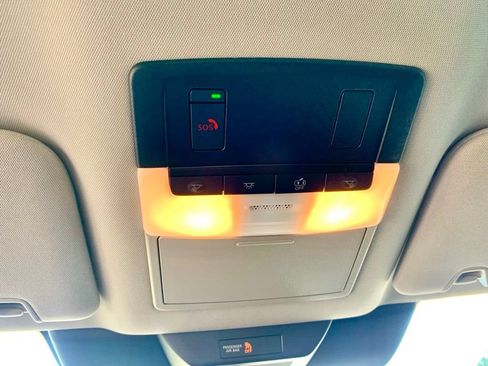 Used 2025 Nissan Pathfinder SV FWD image 38