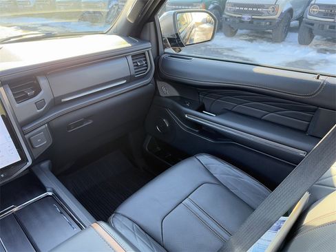 Used 2024 Ford Expedition Platinum image 22
