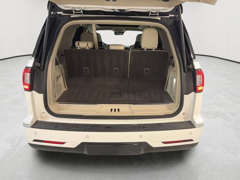 Used 2019 Lincoln Navigator Select w/ Cargo Package AWD/4WD image 33
