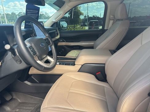 Used 2024 Ford Expedition Limited RWD image 9