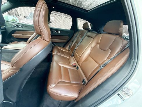 Used 2022 Volvo XC60 B5 Inscription w/ Advanced Package image 27