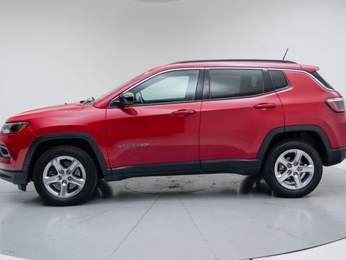 Used 2024 Jeep Compass Latitude AWD/4WD image 3