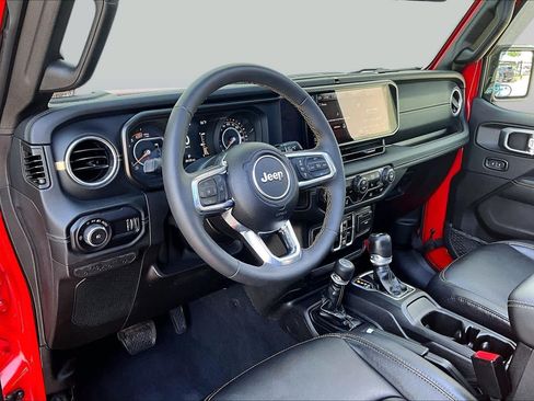 Used 2024 Jeep Wrangler Unlimited Sahara AWD/4WD image 17