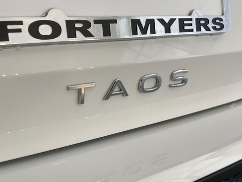New 2026 Volkswagen Taos SE image 34