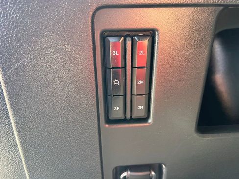 Used 2020 Ford Expedition XLT w/ Equipment Group 202A AWD/4WD image 25