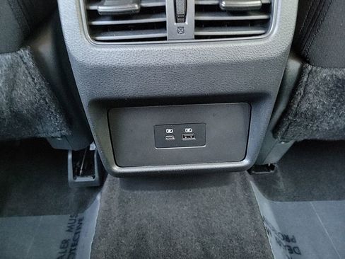 Used 2023 Nissan Rogue SV image 19