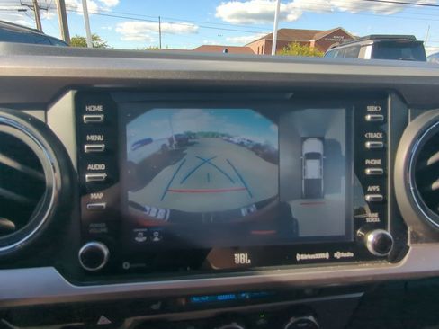 Used 2022 Toyota Tacoma Limited AWD/4WD image 18