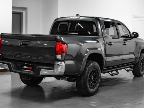 Used 2020 Toyota Tacoma SR5 RWD image 9