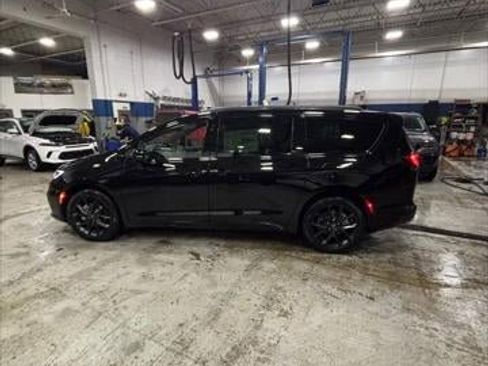 New 2026 Chrysler Pacifica Select image 30
