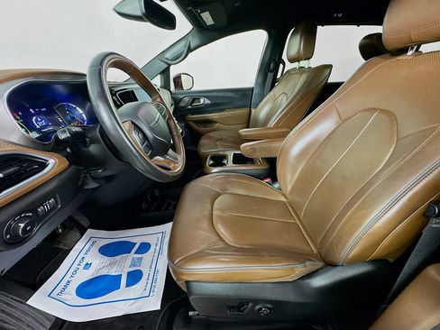 Used 2020 Chrysler Pacifica Limited FWD image 25