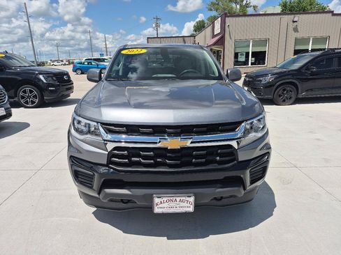 Used 2022 Chevrolet Colorado W/T AWD/4WD image 3