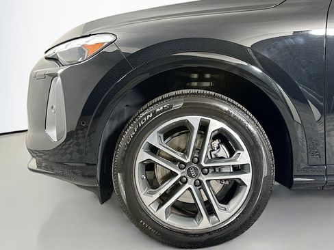 Used 2025 Audi Q5 Premium w/ Convenience Package AWD/4WD image 12