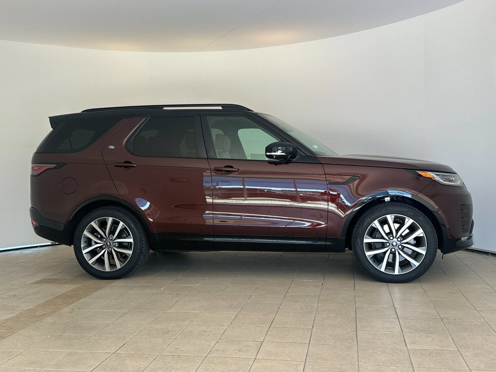Used 2026 Land Rover Discovery Limited Edition AWD/4WD image 7