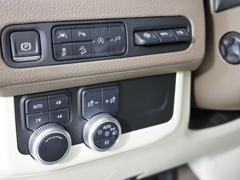 Used 2021 GMC Yukon Denali w/ Denali Premium Package AWD/4WD image 26