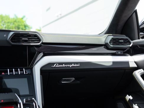 Used 2022 Lamborghini Urus AWD/4WD image 43