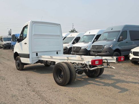 Used 2024 Mercedes-Benz Sprinter 3500 image 4