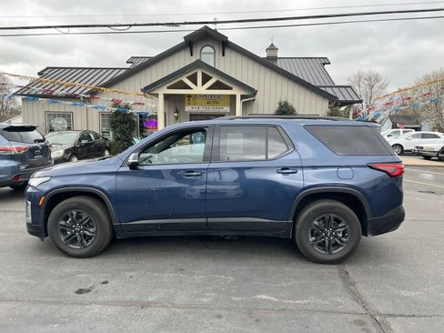 Used 2022 Chevrolet Traverse LT image 11