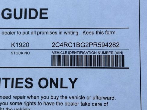 Used 2023 Chrysler Pacifica Touring-L FWD image 34