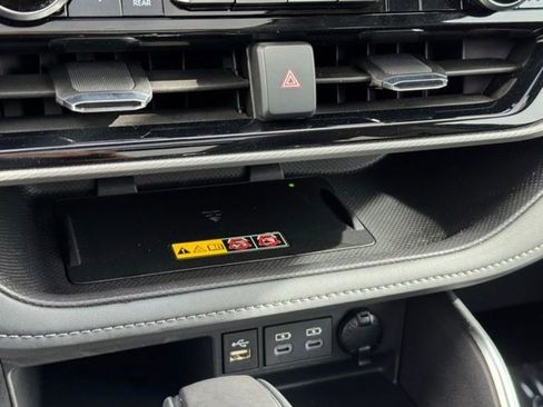 Certified 2025 Toyota Highlander Platinum AWD/4WD image 17
