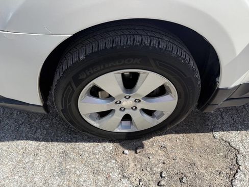 Used 2010 Subaru Outback 2.5i Premium image 9