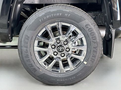 New 2025 Toyota Tacoma Limited AWD/4WD image 19