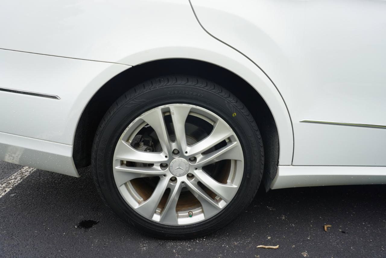 Used 2011 Mercedes-Benz E 350 4MATIC Sedan image 31