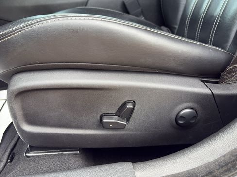 Used 2023 Chrysler 300 S RWD image 8