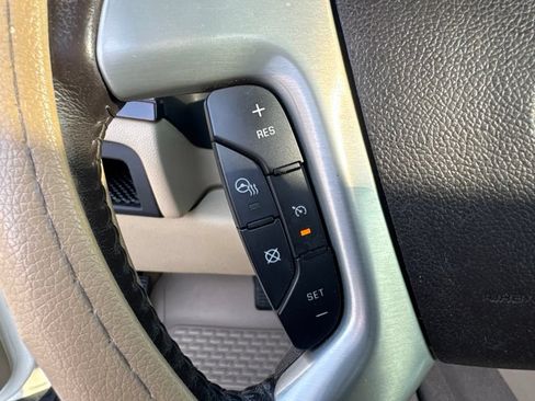 Used 2012 Cadillac Escalade ESV Luxury AWD/4WD image 18