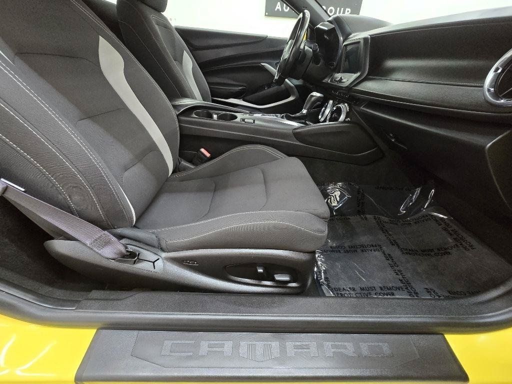 Used 2017 Chevrolet Camaro LT RWD image 15