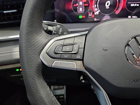 New 2026 Volkswagen Tiguan SE R-Line image 18