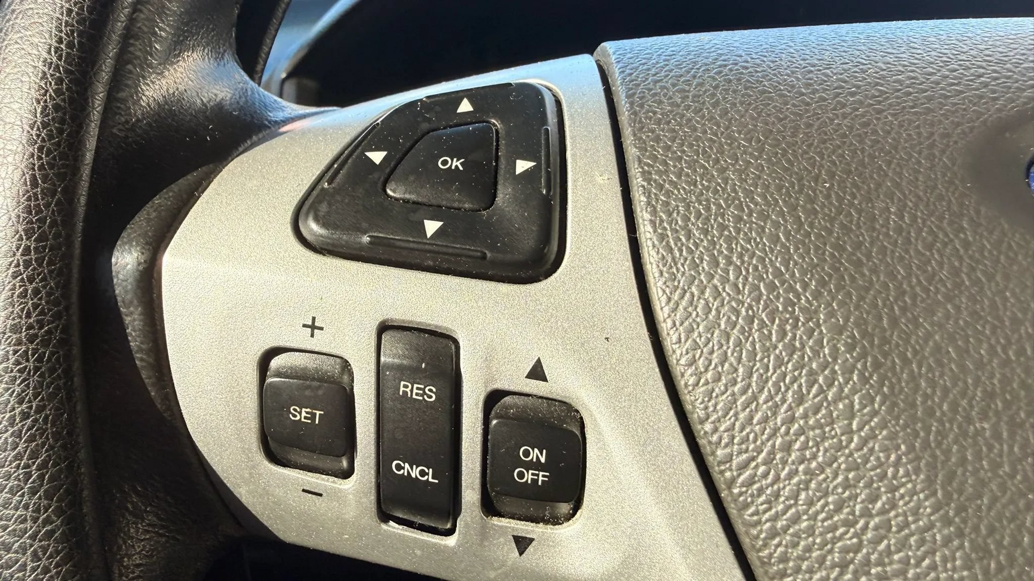 Used 2014 Ford Explorer XLT w/ Equipment Group 201A AWD/4WD image 20
