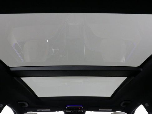 Used 2025 Mercedes-Benz GLC 350e 4MATIC image 2