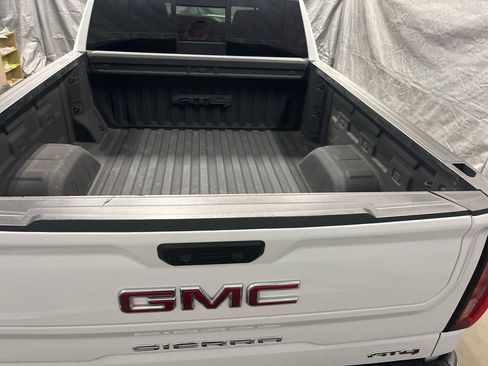 Used 2024 GMC Sierra 1500 AT4 w/ Technology Package AWD/4WD image 5