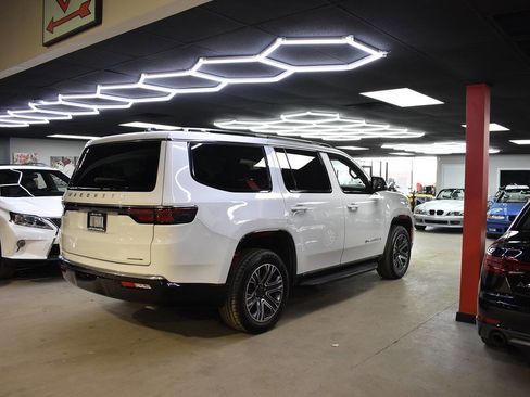 Used 2024 Jeep Wagoneer Series II w/ Flexible Seating Group image 14