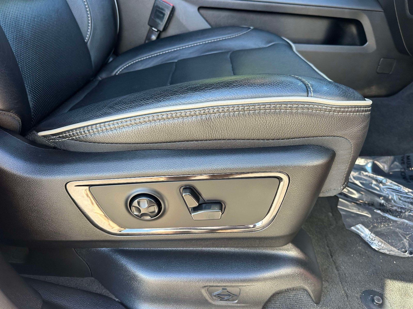 Used 2022 RAM 1500 Limited AWD/4WD image 26