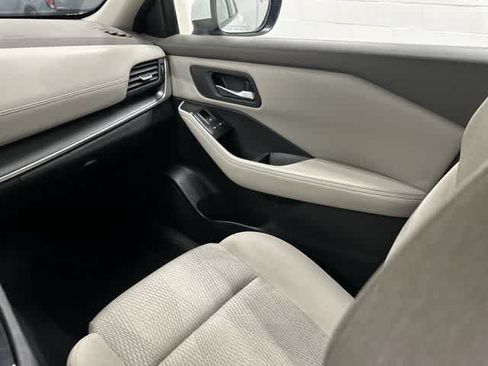 Used 2024 Nissan Rogue SV AWD/4WD image 13