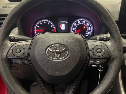 Used 2020 Toyota RAV4 LE image 18