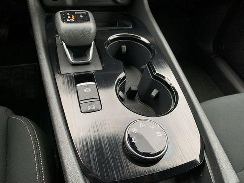 Used 2024 Nissan Rogue S image 23