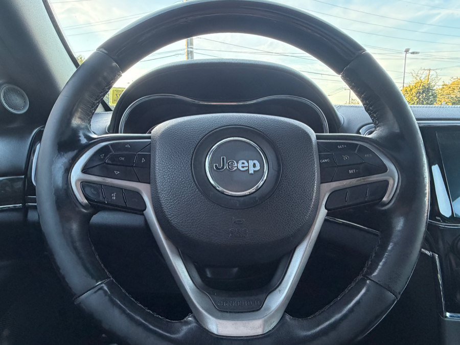Used 2019 Jeep Grand Cherokee Overland AWD/4WD image 27