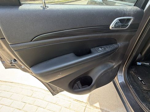 Used 2019 Jeep Grand Cherokee Altitude image 23