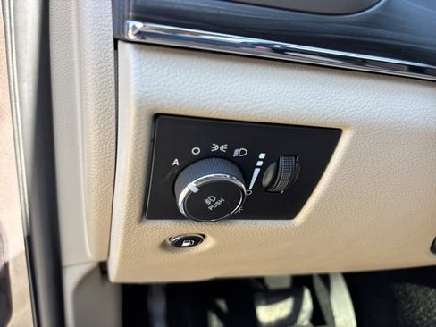 Used 2020 Jeep Grand Cherokee Limited w/ Luxury Group II image 22