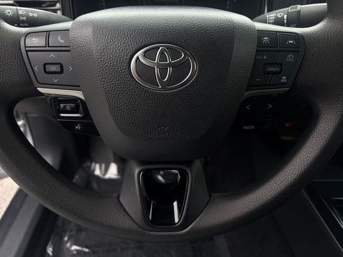 Used 2025 Toyota Camry LE FWD image 31